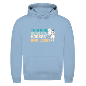 Herren Hoodie this girl runs on horses und jesus reiterin