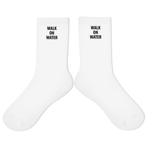 Socken walk on water
