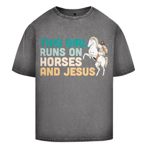 Oversize Washed T-Shirt this girl runs on horses und jesus reiterin
