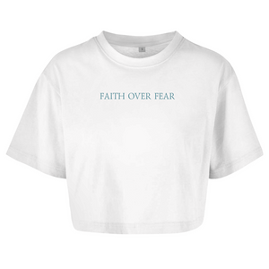Damen Oversize Crop Top faith over fear psalm 118:6