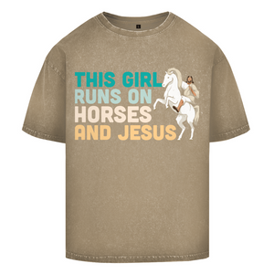 Oversize Washed T-Shirt this girl runs on horses und jesus reiterin