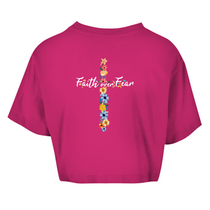 Damen Oversize Crop Top faith over fear blumen kreuz