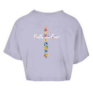 Damen Oversize Crop Top faith over fear blumen kreuz
