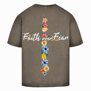 Oversize Washed T-Shirt faith over fear blumen kreuz