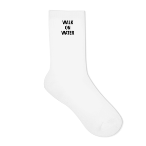Socken walk on water