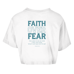 Damen Oversize Crop Top faith over fear psalm 118:6