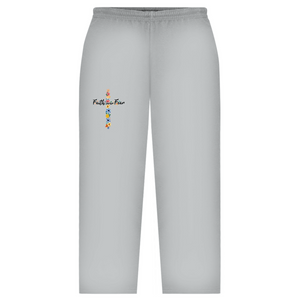 Oversize Sweatpants faith over fear blumen kreuz