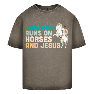 Oversize Washed T-Shirt this girl runs on horses und jesus reiterin