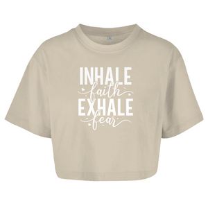 Damen Oversize Crop Top inhale faith exhale fear