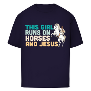 Oversize T-Shirt this girl runs on horses und jesus reiterin